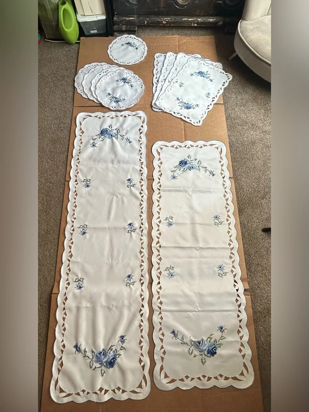 VINTAGE Embroidered Blue Floral Linen Table Runners, Placemats, Doilys. 11pc Set